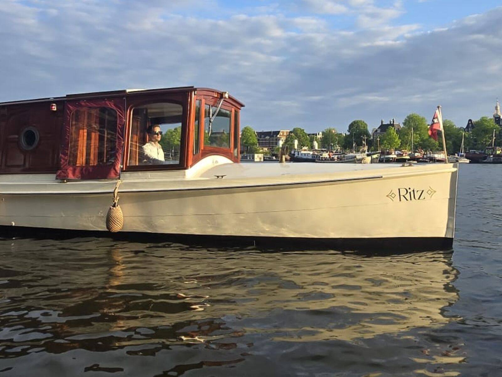 Boatboys – Private Canal Cruise